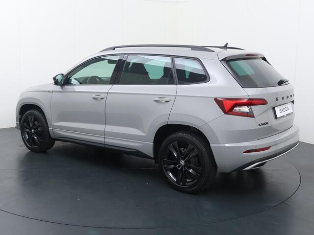 Skoda Karoq 1.5 TSI ACT Sportline Business | 150 PK | Automaat | Navigatiesysteem | Sportstoelen | 18" LM velgen |