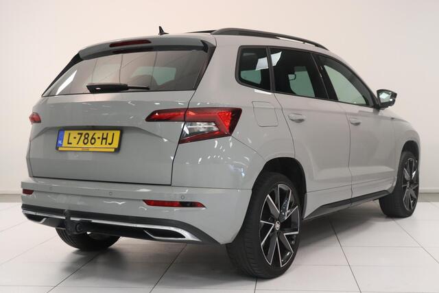 Skoda Karoq 1.5 TSI ACT Sportline Business | Adaptieve cruisecontrol | Camera | Panoramadak | Trekhaak | CANTON audio | Elektr achterklep | Stuur en stoel verwarming |