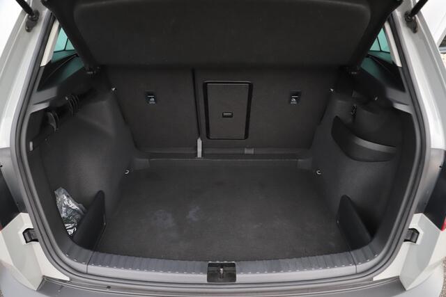 Skoda Karoq 1.0 TSI Ambition Business Navigatie Carplay Android Climate Cruise Control 17 inch LMV Steel Grey!