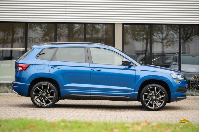 Skoda Karoq 1.5 TSI ACT Sportline Business | Pano | Adapt. Cruise | Elek. Achterklep | 19" | Camera | Navi | Apple Carplay