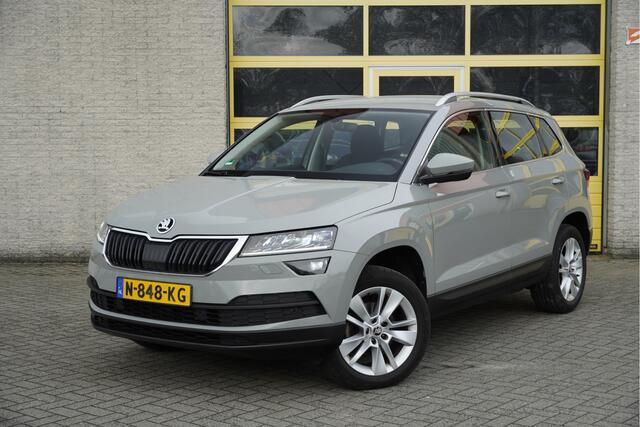 Skoda Karoq 1.0 TSI Business Edition Plus BJ2021 Lmv 17" | Led | Pdc | Navi | Keyless entry | Achteruitrijcamera | App-Connect | Climate control | Cruise control | Sportstoelen | Getint glas