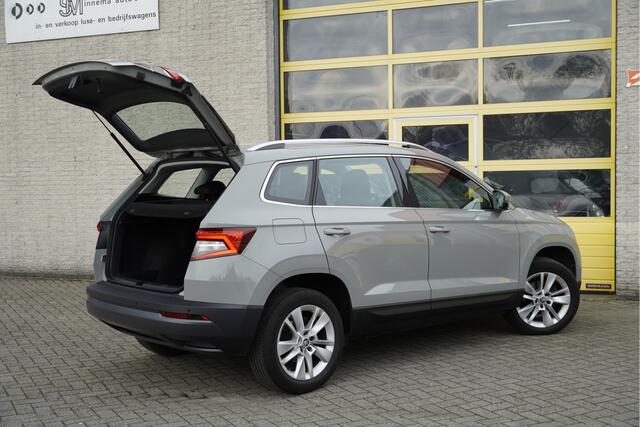Skoda Karoq 1.0 TSI Business Edition Plus BJ2021 Lmv 17" | Led | Pdc | Navi | Keyless entry | Achteruitrijcamera | App-Connect | Climate control | Cruise control | Sportstoelen | Getint glas