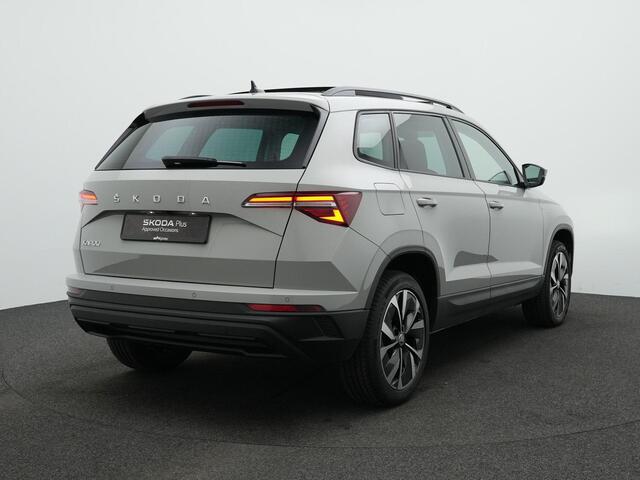 Skoda Karoq 1.5 TSI ACT 150 pk DSG Business Edition | Panoramadak | Trekhaak | Stuur-/achterbankverwarming | Achteruitrijcamera | Navigatie | Adaptive Cruise