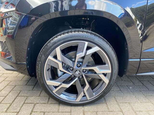 Skoda Karoq 1.5 TSI DSG SPORTLINE PANO-DAK/TREKHAAK/CAMERA/CARPLAY/ACC/STOELVERW