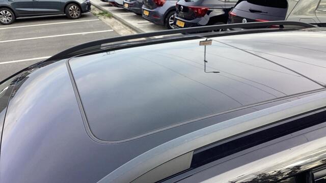 Skoda Karoq 1.5 TSI ACT 150pk Sportline Business DSG / Panoramadak / Stoelverwarming / Camera