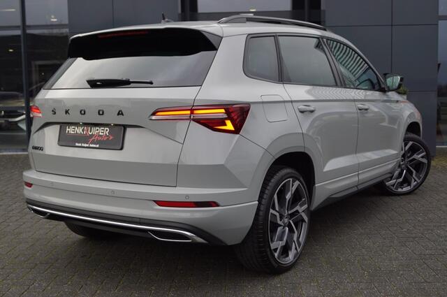 Skoda Karoq 1.5 TSI DSG Sportline 150pk/Trekhaak wegklb./Panodak/ Navi Columbus/ACC/DCC/Camera