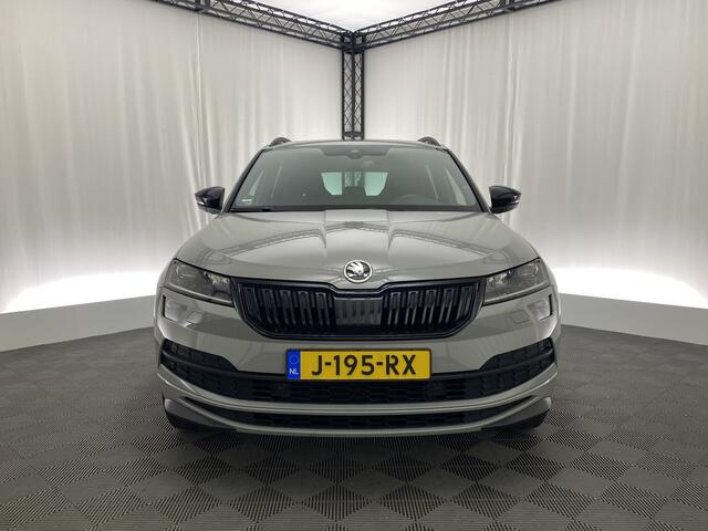Skoda Karoq 1.5 TSI ACT Sportline Business Automaat | Pano-Dak | Trekhaak Elek. | Apple Carplay |