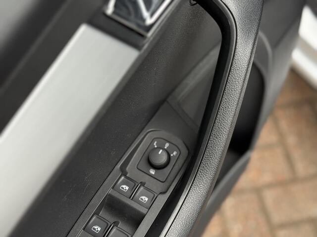 Skoda Karoq 1.0 TSI Ambition | Airco | Cruise control | Navigatie | Trekhaak | LM Velgen | PDC achter | Als Nieuw! | RIJKLAARPRIJS INCL 12 MAANDEN GARANTIE EN BEURT