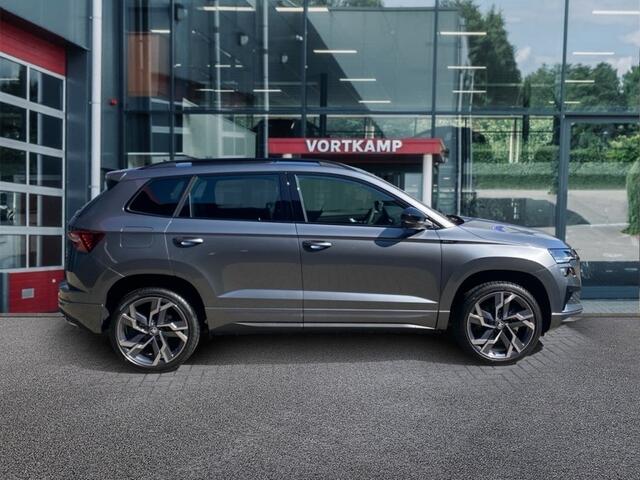 Skoda Karoq 1.5 TSI DSG SPORTLINE PANO-DAK/TREKHAAK/CAMERA/CARPLAY/ACC/STOELVERW