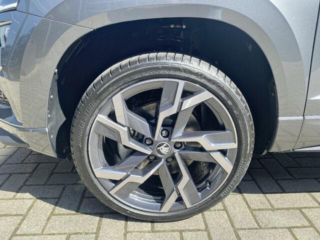 Skoda Karoq 1.5 TSI DSG SPORTLINE PANO-DAK/TREKHAAK/CAMERA/CARPLAY/ACC/STOELVERW