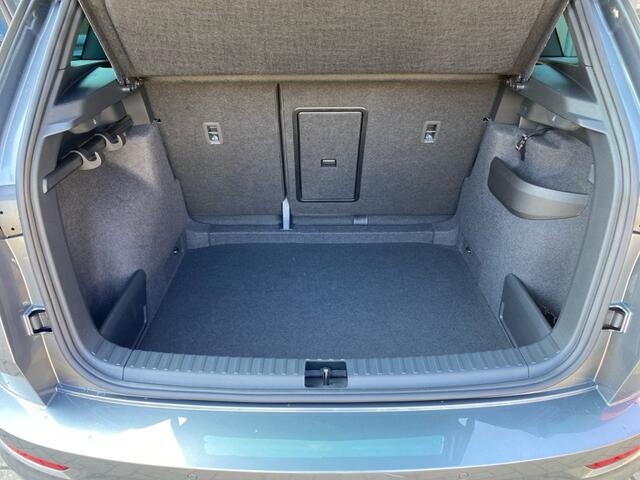 Skoda Karoq 1.5 TSI DSG SPORTLINE PANO-DAK/TREKHAAK/CAMERA/CARPLAY/ACC/STOELVERW