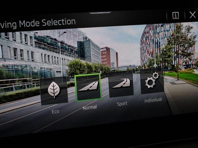 Skoda Karoq 1.5TSI/150PK ACT Sportline DSG · Navigatie · Trekhaak · Apple/Android Car Play · Camera · Einde garantie 11-03-2029 of 60000km.