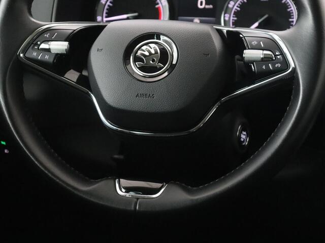 Skoda Karoq 1.0 TSI Business Edition | Panoramadak | Trekhaak | Carplay | Navigatie | Park Assist | Climate control | DAB | Cruise control | Bluetooth