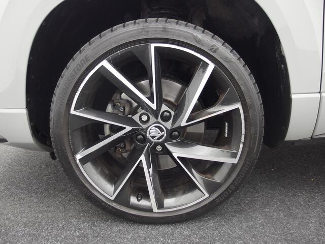 Skoda Karoq 1.5 TSI ACT Sportline Business AUTOMAAT / FULL LED / KEYLESS / STOELVERW / STUURVERW / CAMERA / NL-AUTO