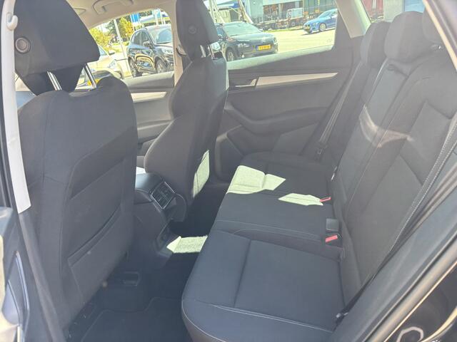 Skoda Karoq 1.0 TSI Business Edition / Applecarplay/Androidauto / Trekhaak Wegklapbaar / Electr. achterklep / Keyless / Led verlichting / Parkeersensoren