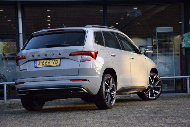 Skoda Karoq 1.5 TSI 150PK ACT Sportline Business DSG Automaat | Org. NL | BOVAG Garantie | Trekhaak | 19'' Velgen | Virtual Cockpit | Achteruitrijcamera | Stoel/Stuur&Voorruitverwarming |
