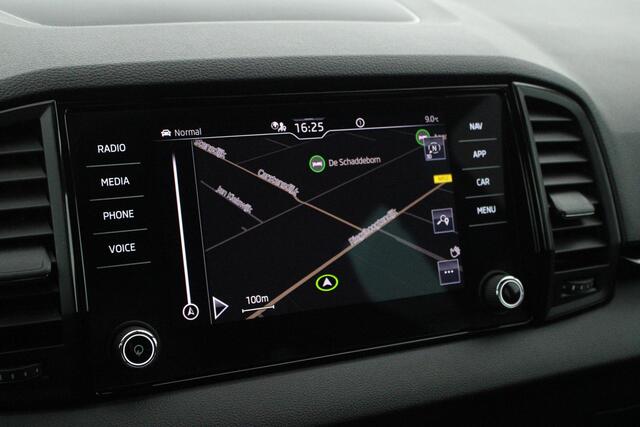 Skoda Karoq 1.5 TSI 150pk DSG Sportline Business Panoramadak Stoelverwarming Navigatie Canton Audio Camera Keyless Virtual Cockpit