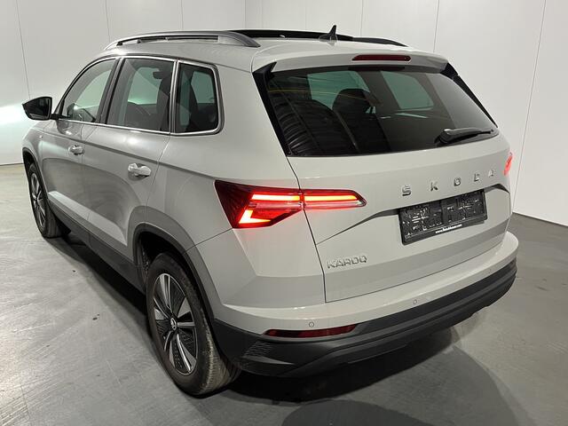Skoda Karoq 1.0 TSI Ambition / PANO/ STUUR+STOEL VERWARMING/ PARK.SENSOREN V+A/ CAMERA/ ACC/ SMARTLINK/ NAVI/ DIGITAL DASH/ DAB/ CLIMA/ LED/ ISOFIX/ 17'' LMV