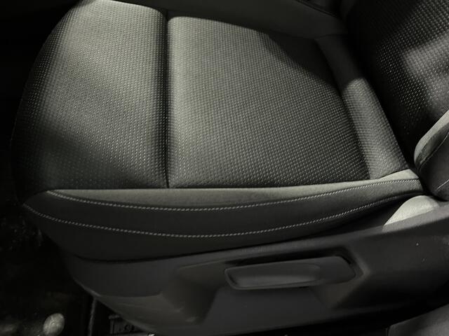 Skoda Karoq 1.0 TSI Ambition / PANO/ STUUR+STOEL VERWARMING/ PARK.SENSOREN V+A/ CAMERA/ ACC/ SMARTLINK/ NAVI/ DIGITAL DASH/ DAB/ CLIMA/ LED/ ISOFIX/ 17'' LMV