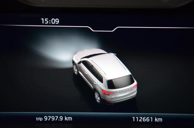 Skoda Karoq 1.5 TSI ACT Sportline Business Automaat/Navi/Audio installatie premium/Led/Pdc/Ecc/Stuur&Stoelverwarming/Virtual Cockpit/Achteruitrijcamera/Cr-Control adaptief/Canton/Privacy-Glass/19-Inch Lmv/Trekhaak wegklapbaar