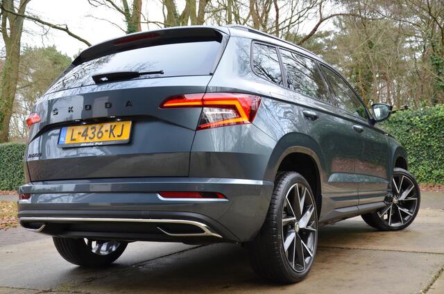 Skoda Karoq 1.5 TSI ACT Sportline Business Automaat/Navi/Led/Pdc/Ecc/Stoel & stuurverwarming/Virtual Cockpit/Achteruitrijcamera/Cr-Control adaptief/Privacy-Glass/wegklapbare Trekhaak