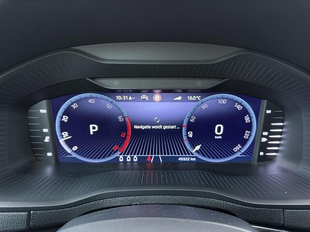 Skoda Karoq 1.5 TSI ACT Sportline Business | 150 PK | Automaat | Trekhaak wegklapbaar | Panoramadak | Navigatiesysteem | Verwarmde voorstoelen |