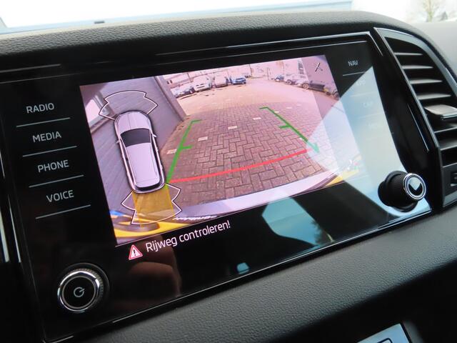 Skoda Karoq 1.5 TSI ACT Sportline Business DSG | all season | verwarmbare achterbank | stuurwiel verwarmbaar | stoelverwarming