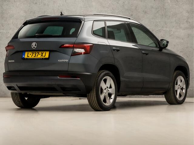 Skoda Karoq 1.5 TSI ACT Sportline Automaat (APPLE CARPLAY, KEYLESS ENTRY, STOELVERWARMING, SPORTSTOELEN, GETINT GLAS, WITTE STIKSELS, CLIMATE CONTROL, BLUETOOTH, NIEUWSTAAT)