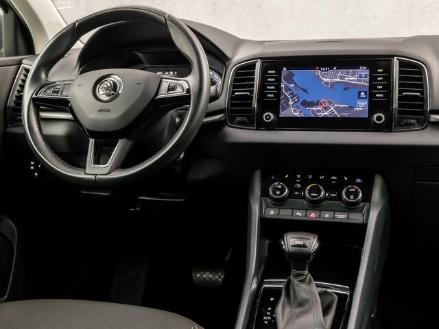 Skoda Karoq 1.5 TSI ACT Sportline Automaat (APPLE CARPLAY, KEYLESS ENTRY, STOELVERWARMING, SPORTSTOELEN, GETINT GLAS, WITTE STIKSELS, CLIMATE CONTROL, BLUETOOTH, NIEUWSTAAT)