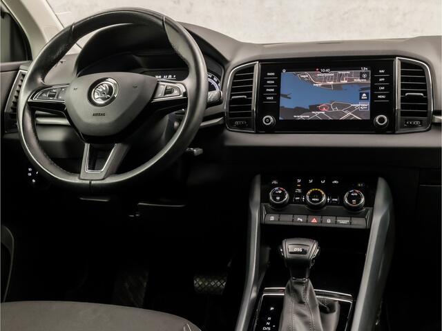 Skoda Karoq 1.0 TSI Black&White Automaat (APPLE CARPLAY, GROOT NAVI, DEALER ONDERHOUDEN, CRUISE CONTROL, GETINT GLAS, SPORTSTOELEN, PARKEERSENSOREN, CRUISE CONTROL, ELEK PAKKET, NIEUWSTAAT)