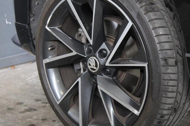 Skoda Karoq 1.5 TSI ACT DSG Sportline Panorama dak - LED