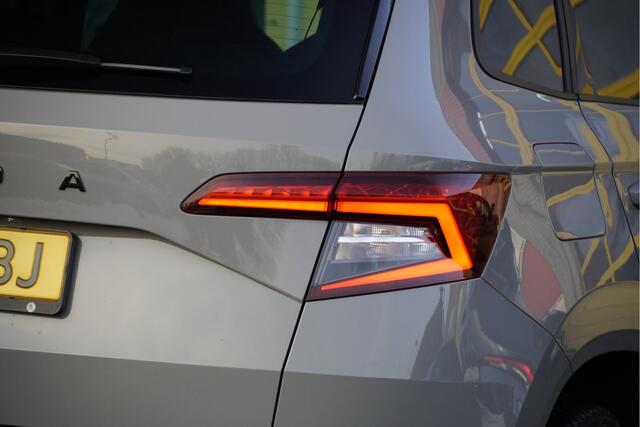 Skoda Karoq 1.5 TSI ACT 150PK! Automaat Sportline Business BJ2022 Lmv 19" | Led V+A | Pdc | Navi | Keyless entry | Elek. trekhaak | Verwarmd voorruit | Achteruitrijcamera | App-Connect | Virtual cockpit | Canton Audio | Verwarmde voorstoelen/stuurwiel | Zwarte hemel