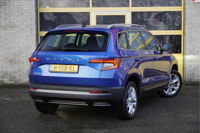 Skoda Karoq 1.5 TSI ACT 150PK! Automaat Business Edition BJ2020 Lmv 17" | Led | Pdc | Navi | Keyless entry | Achteruitrijcamera | App-Connect | Dashboard verlichting | Climate control | Cruise control | Getint glas