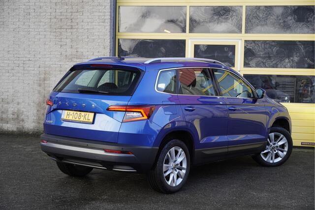 Skoda Karoq 1.5 TSI ACT 150PK! Automaat Business Edition BJ2020 Lmv 17" | Led | Pdc | Navi | Keyless entry | Achteruitrijcamera | App-Connect | Dashboard verlichting | Climate control | Cruise control | Getint glas