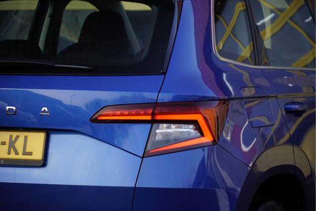 Skoda Karoq 1.5 TSI ACT 150PK! Automaat Business Edition BJ2020 Lmv 17" | Led | Pdc | Navi | Keyless entry | Achteruitrijcamera | App-Connect | Dashboard verlichting | Climate control | Cruise control | Getint glas