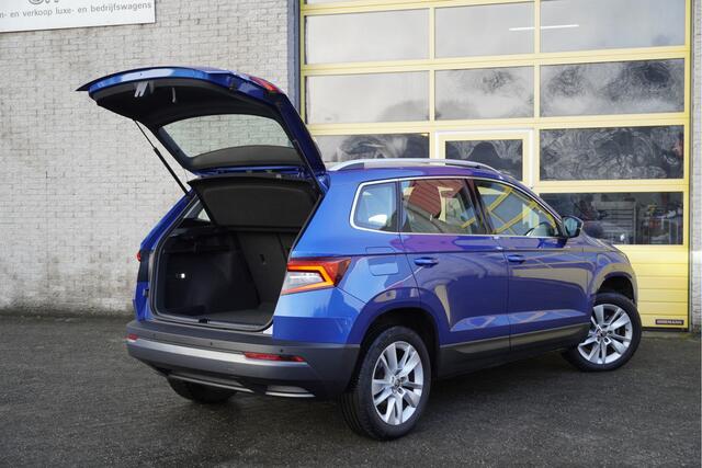 Skoda Karoq 1.5 TSI ACT 150PK! Automaat Business Edition BJ2020 Lmv 17" | Led | Pdc | Navi | Keyless entry | Achteruitrijcamera | App-Connect | Dashboard verlichting | Climate control | Cruise control | Getint glas