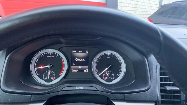 Skoda Karoq 1.0 TSI Business Edition TREKHAAK / CARPLAY / NAVI / CLIMA / PDC / BLUETOOTH / CRUISE / NL-AUTO