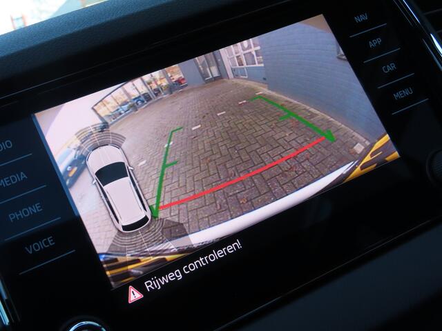 Skoda Karoq 1.5 TSI ACT Sportline Business DSG | pano dak | elektrische achterklep | virtual cockpit