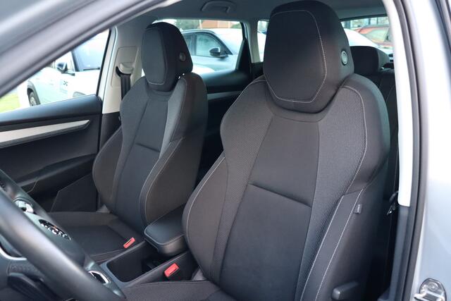 Skoda Karoq 1.5 TSI ACT Business Edition | Adap. Cruise | Stoel-/Stuurverwarming | Carplay | Climate Control