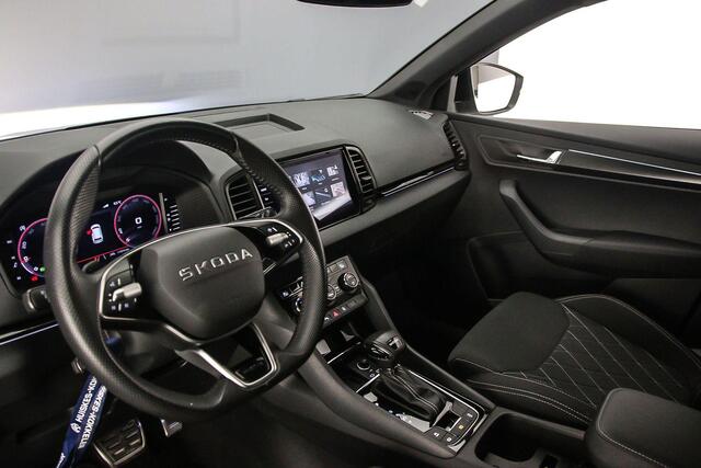 Skoda Karoq Sportline Business 1.5 TSI 150pk DSG Automaat Trekhaak, Adaptive cruise control, Achteruitrijcamera, Navigatie, Elektrische achterklep, LED matrix koplampen