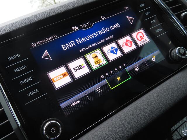 Skoda Karoq 1.5 TSI ACT Clever | stuurwiel verwarmd | verwarmbare voorruit | navi | camera