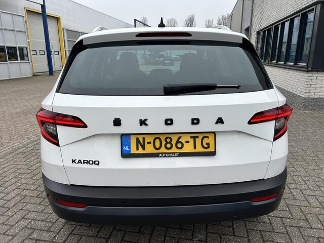 Skoda Karoq 1.0 TSI Style Bus. NAV CAMERA CARPLAY LED.