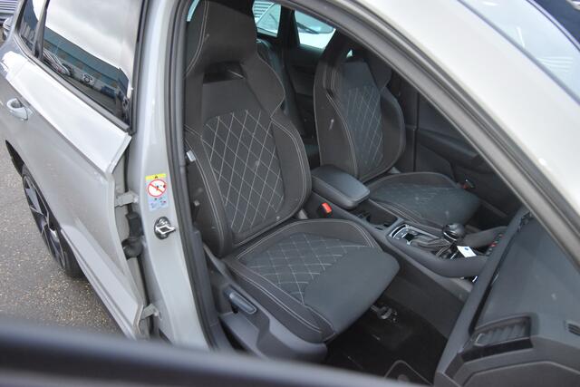 Skoda Karoq 1.5 TSI ACT Sportline Business , TREKHAAK , VIRTUAL COCKPIT , A UITRIJ CAM ,ST+STUUR VERW ,