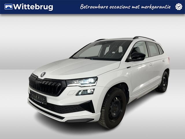 Skoda Karoq 1.5 TSI ACT Sportline / TREKHAAK/ STUUR+STOELVERWARM.V+A/ PARK.SENSOR.V+A/ CAMERA/ DCC/ SMARTLINK/ ACC/ KEYLESS/ NAVI/ RIJ-MODI/ CLIMA/ DAB/ LED/ DIGITAL DASH/ ISOFIX/ 18'' LMV