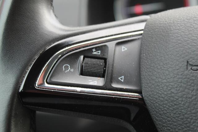 Skoda Karoq 1.0 TSI Style Business//Navi//Camera//Stoelverwarming//Trekhaak!!