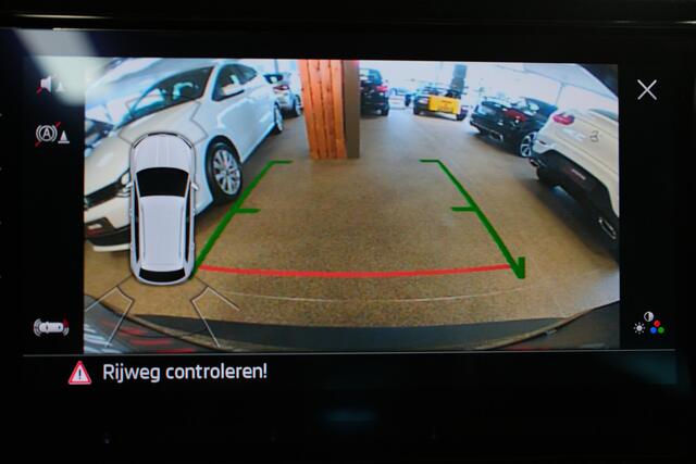 Skoda Karoq 1.5 TSI ACT Sportline Business Pano/Memory/LED/Navi/Trekhaak/Leder/ Alcantara, Clima!