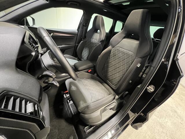 Skoda Karoq 1.5 TSI ACT Sportline Business | Navigatie/Android/Apple Carplay | LM Velgen 19" | Elektrisch Glazen Panoramadak | Voorstoelen Verwarmd | Achteruitrijcamera | Trekhaak Uitklapbaar | Cruise Control Adaptief |