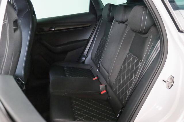 Skoda Karoq 1.5 TSI Sportline Business Trekhaak, Apple Carplay/ Android Auto, Virtual, Cruise Control, DAB