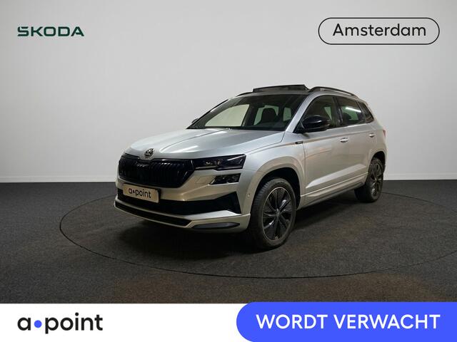 Skoda Karoq 1.5 TSI ACT Sportline Business 150 pk Automaat (DSG) | Verlengde garantie | Navigatie | Panoramadak | Parkeersensoren (Park assist) | Rondomzicht camera | Stoelverwarming v/a |