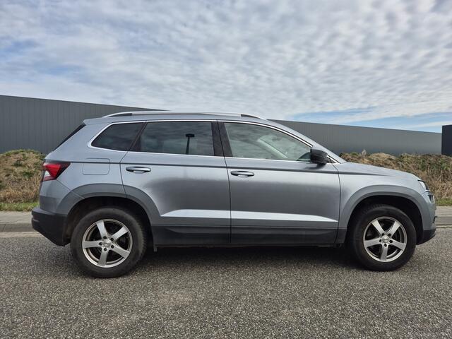 Skoda Karoq 1.0 TSI Business Edition Parkeersensoren / Stoelverwarming.